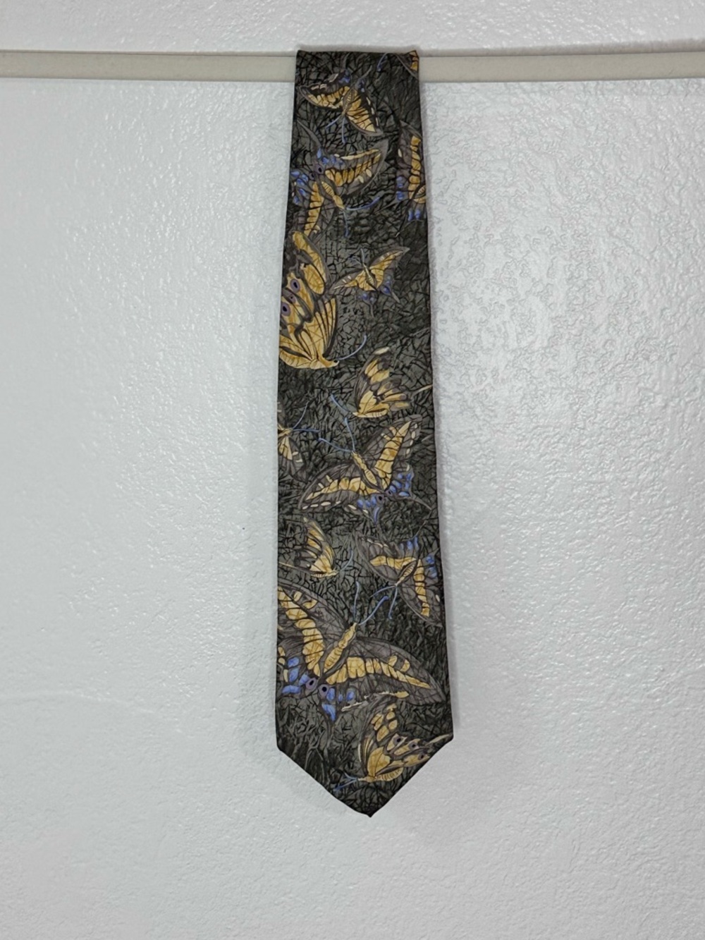 STONEHENGE Butterfly Pattern Silk Tie in Black and Gold